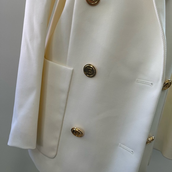 ‼️SOLD‼️NWT Women’s Balmain Double Breasted Ivory Blazer with Gold Buttons - Picture 5 of 12